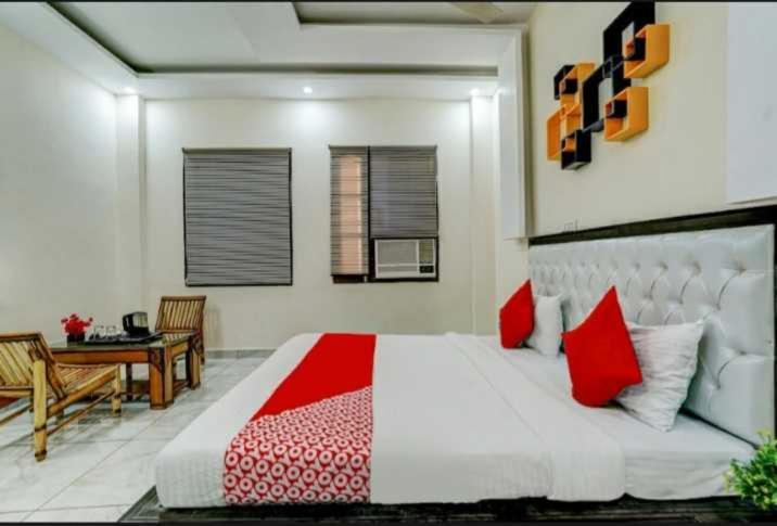 Hotel O Seventy Stay In Sohana Exterior photo