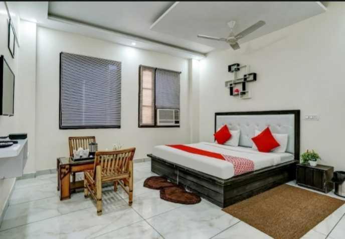 Hotel O Seventy Stay In Sohana Exterior photo