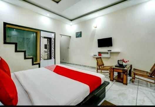 Hotel O Seventy Stay In Sohana Exterior photo